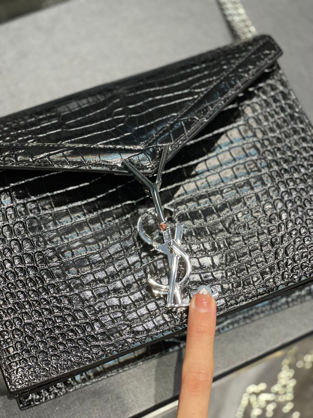 Saint Laurent Cassandra Medium 22 cm