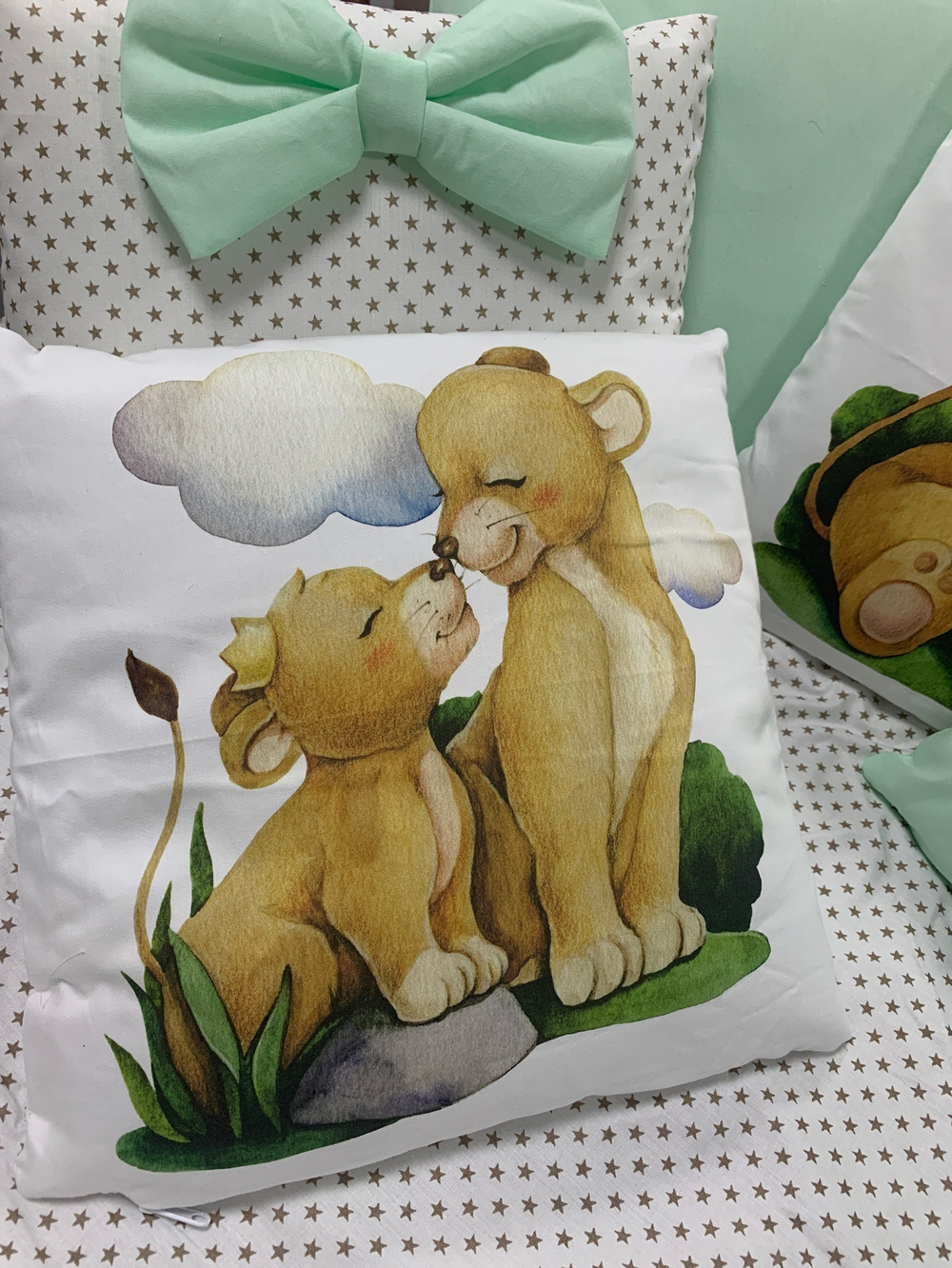 Комплект в кроватку 18 предметов "Король лев" зеленый, сатин