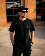 Футболка черная с лого на груди XXL