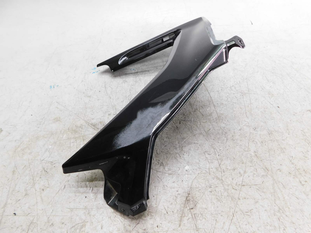Пластик боковой левый Honda NC700X RC63 64395-MGS-D300.