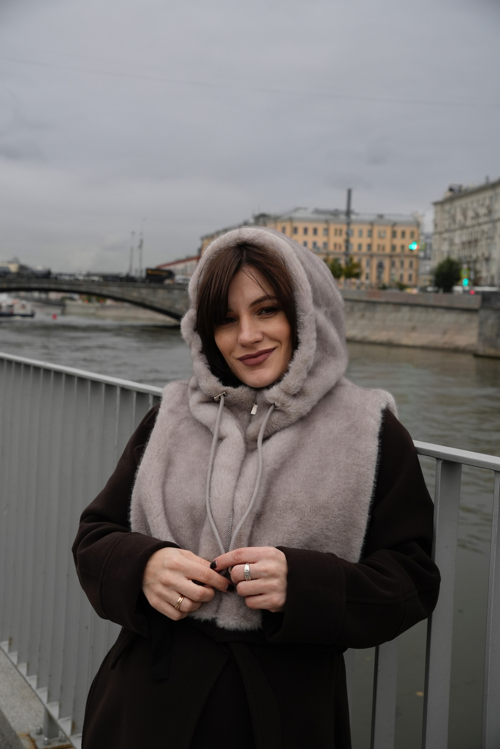 Меховой манишон 2в1 серый жемчуг