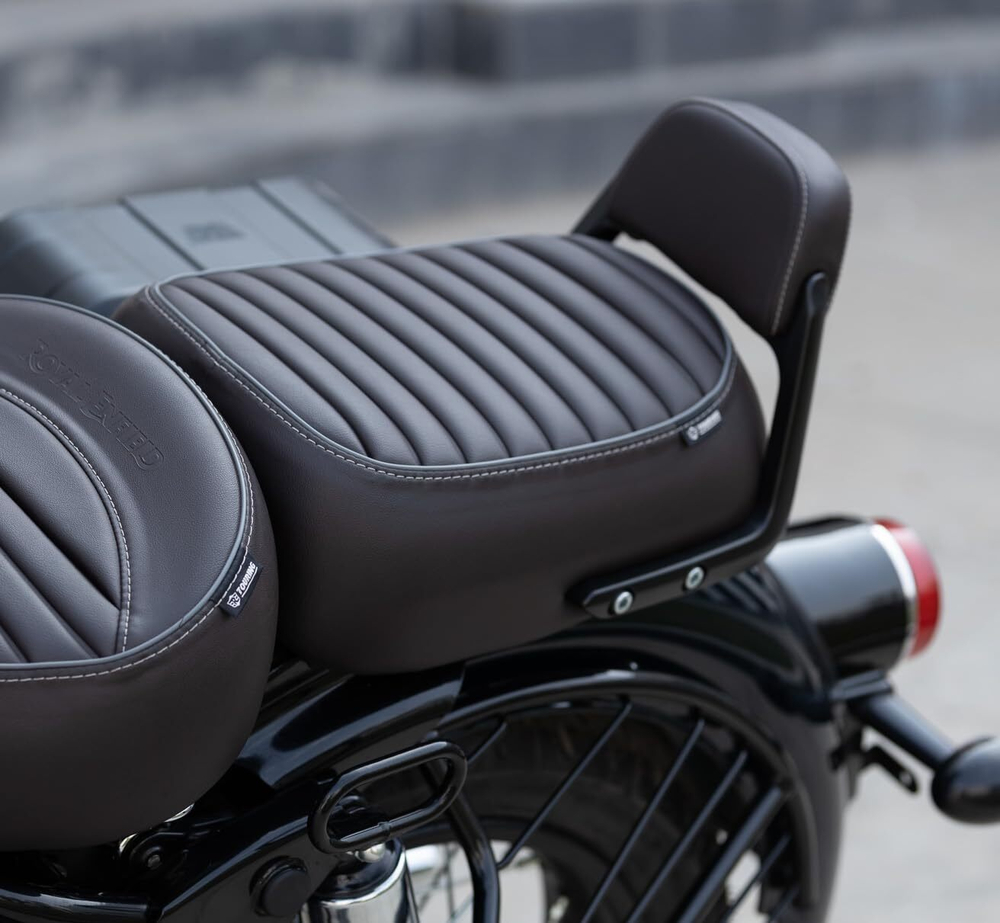 Подушка спинки для пассажира Royal Enfield, коричневая – Classic Reborn 350, арт. KXA00153
