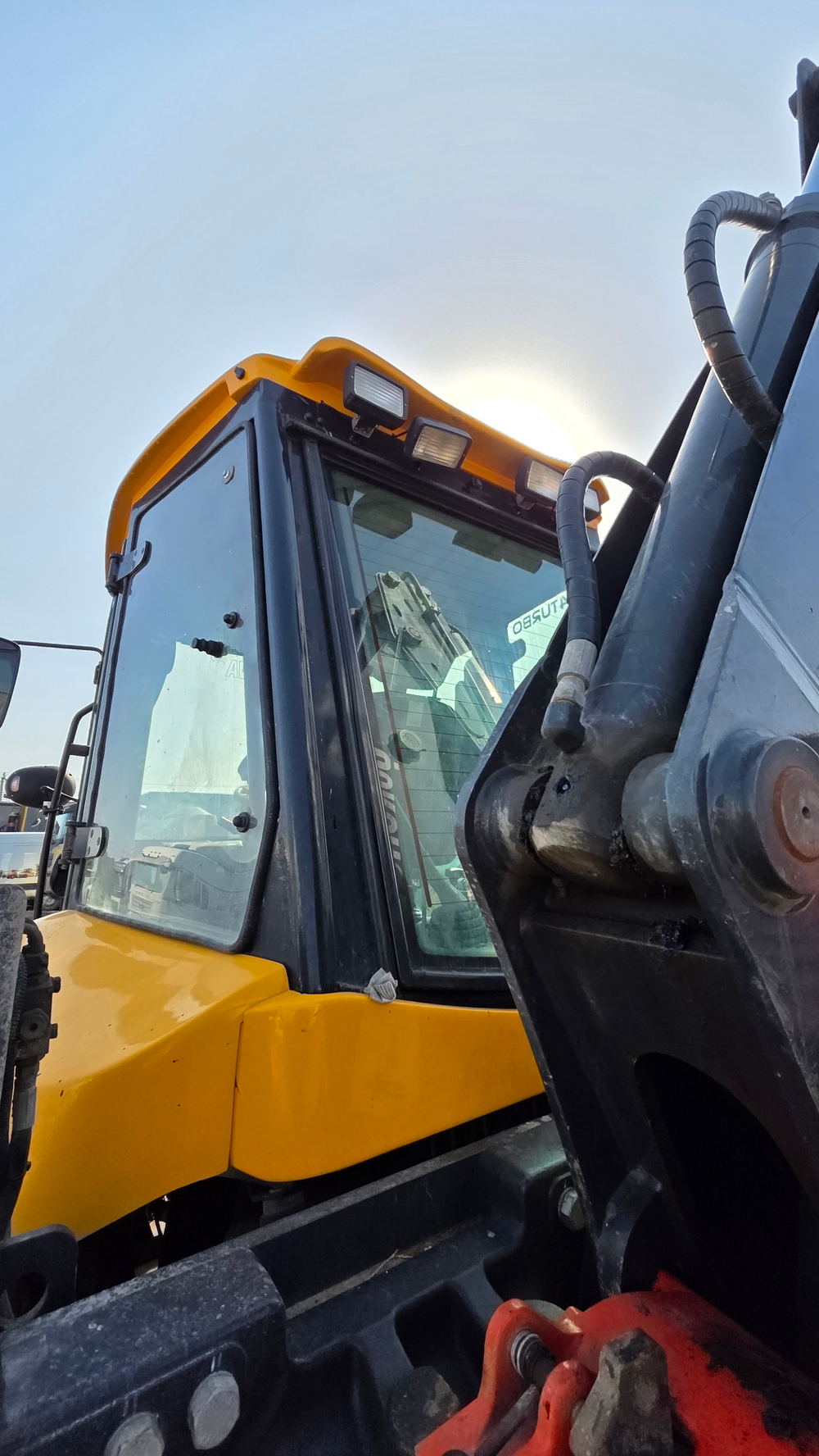 Cukurova 884 Экскаватор-погрузчик 884 (Дизельный, 4,4 л., 101 л.с.)