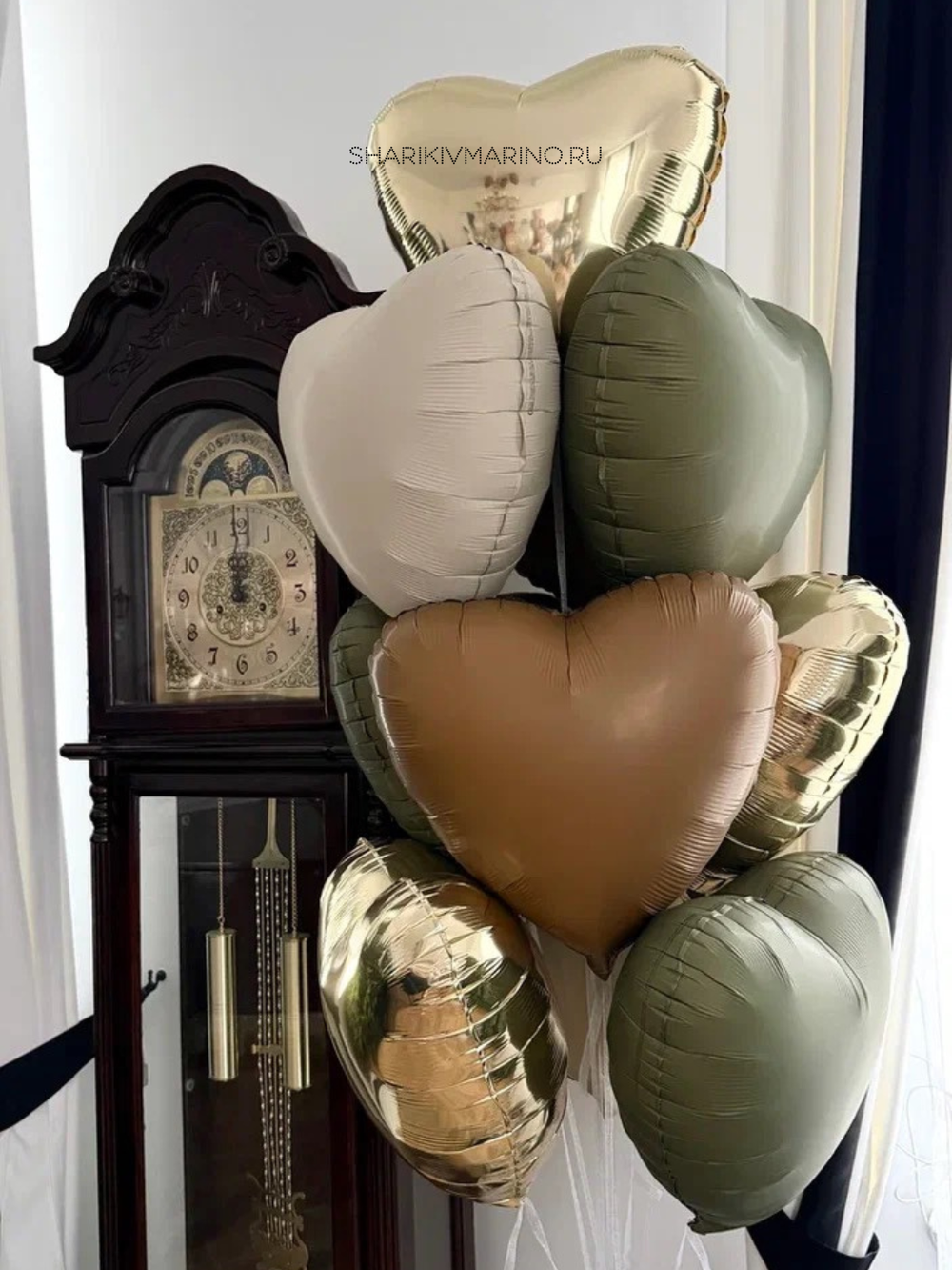 Композиция «Нежная признательность»: шар‑баблс с гортензией и фонтаном из сердец