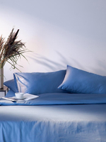 Комплект постельного белья из премиального сатина джинсово-синего цвета из коллекции essential, 150х