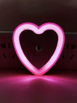 Светодиодный ночник с датчиком света LED, розовый с включением от розетки