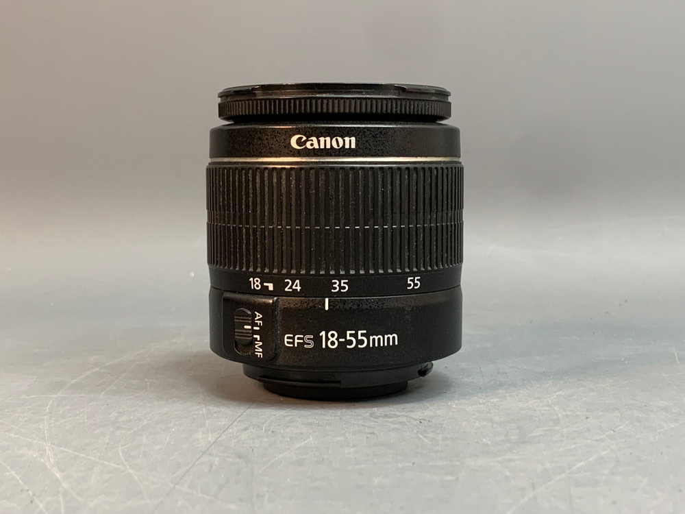 Canon 1100D kit 18-55mm 3.5-5.6 III 21.000 кадров