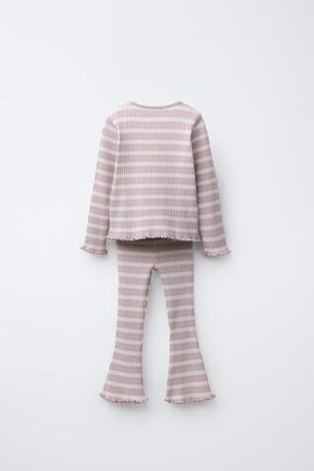 ZARA КОМПЛЕКТ ИЗ ФУТБОЛКИ И РАСКЛЕШЕННЫХ ЛЕГИНСОВ В РУБЧИК В ПОЛОСКУ, СВЕТЛАЯ МАЛЬВА