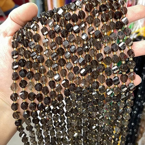 Дымчатый кварц искусственный, бусины граненые скрученные 10 мм, на нитке 38 см