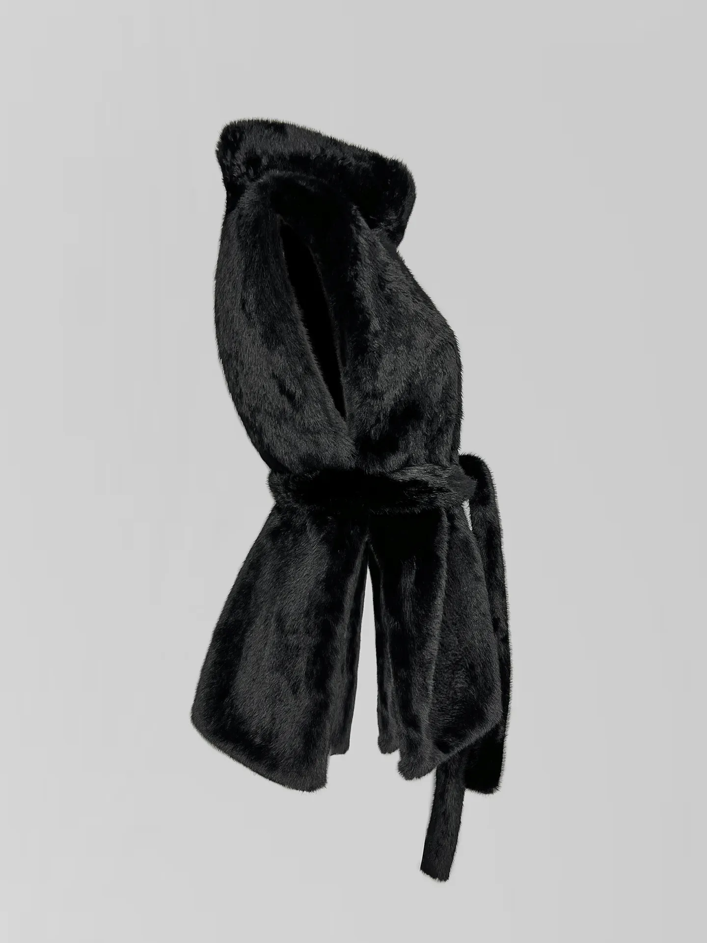 Жилетка Анжелика однотонная меховая с высоким горлом и поясом