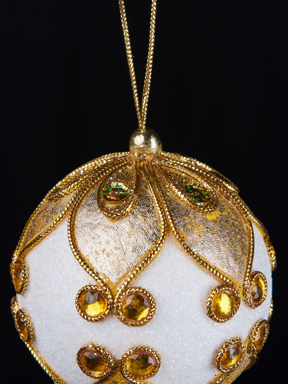 Шар с кисточкой 8х14см ChristmasDeLuxe белый с золотом