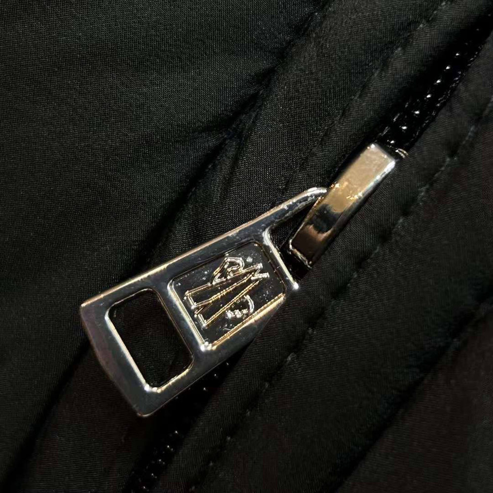 Пуховик Moncler