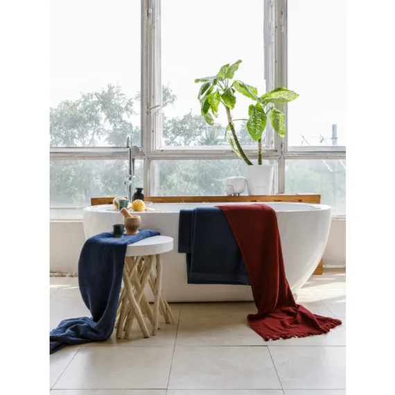 Полотенце банное темно-синего цвета Essential, 90х150 см