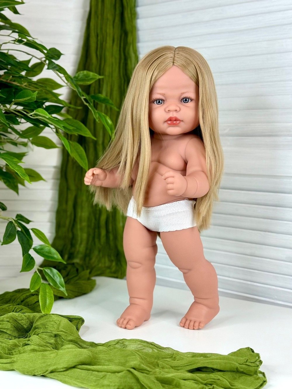 Кукла Manolo Dolls виниловая Carabonita без одежды 47см (7313A1)