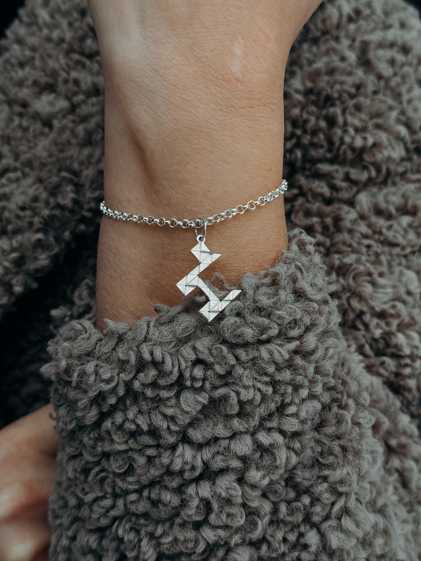 Браслет Ролло с подвесом Собака змейка рубика