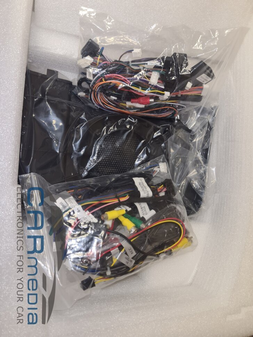 Магнитола для Land Rover Freelander 2 2007-2012 - Carmedia NH-1302 экран 13.6" в стиле "Тесла" на Android 10, 6/128Гб, CarPlay, 4G SIM-слот