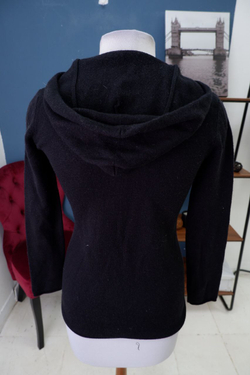 Джемпер черный с капюшоном 42-44 размер