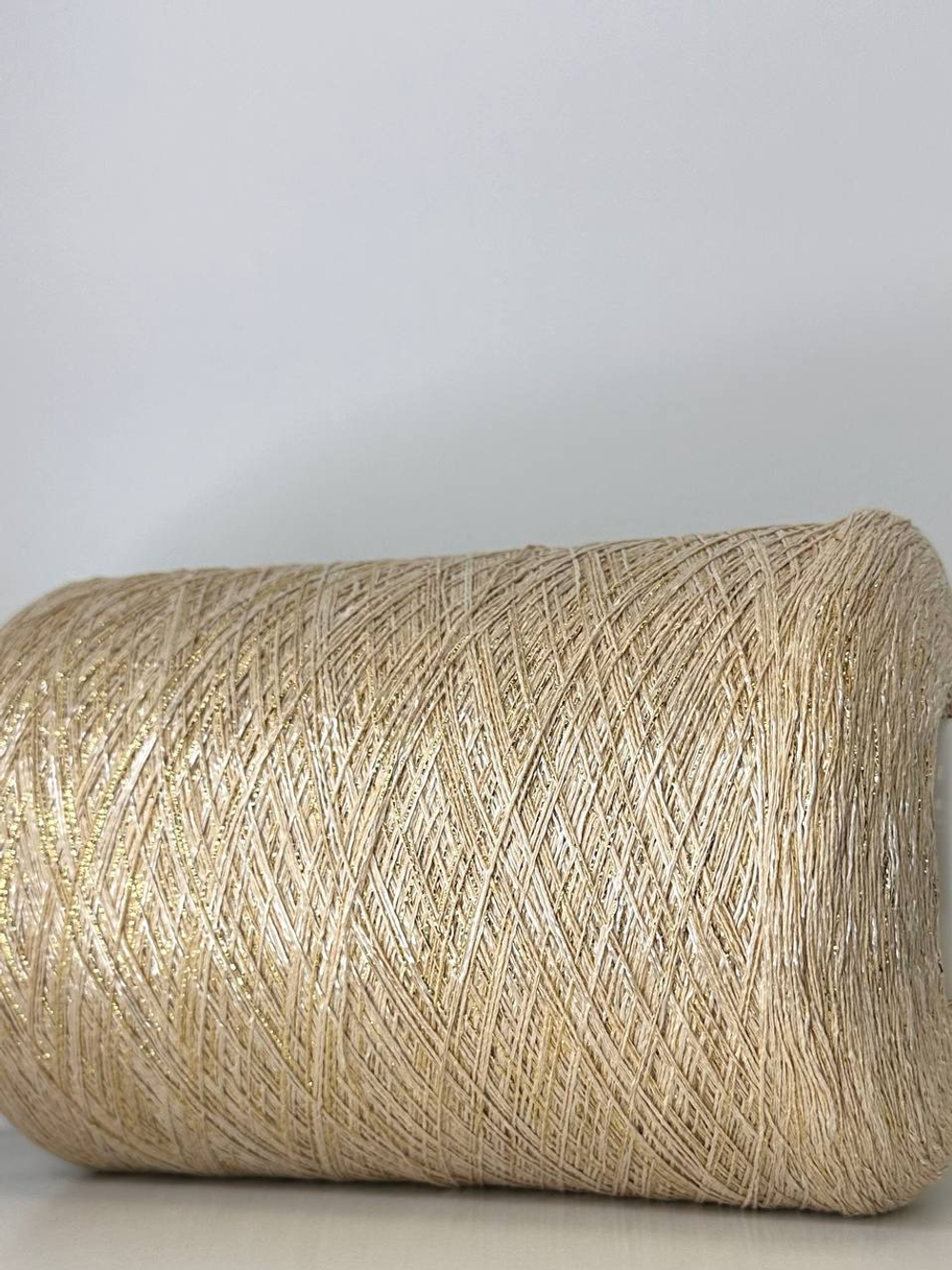 MINORLUX - Fratelli Franchi; вискоза, металлизированный люрекс, п/а; 770м/100гр; col. 8727, цвет: бежевый с золотым люрексом; S715; MP. ТОЛЬКО!! бобинки: 530, 449 гр