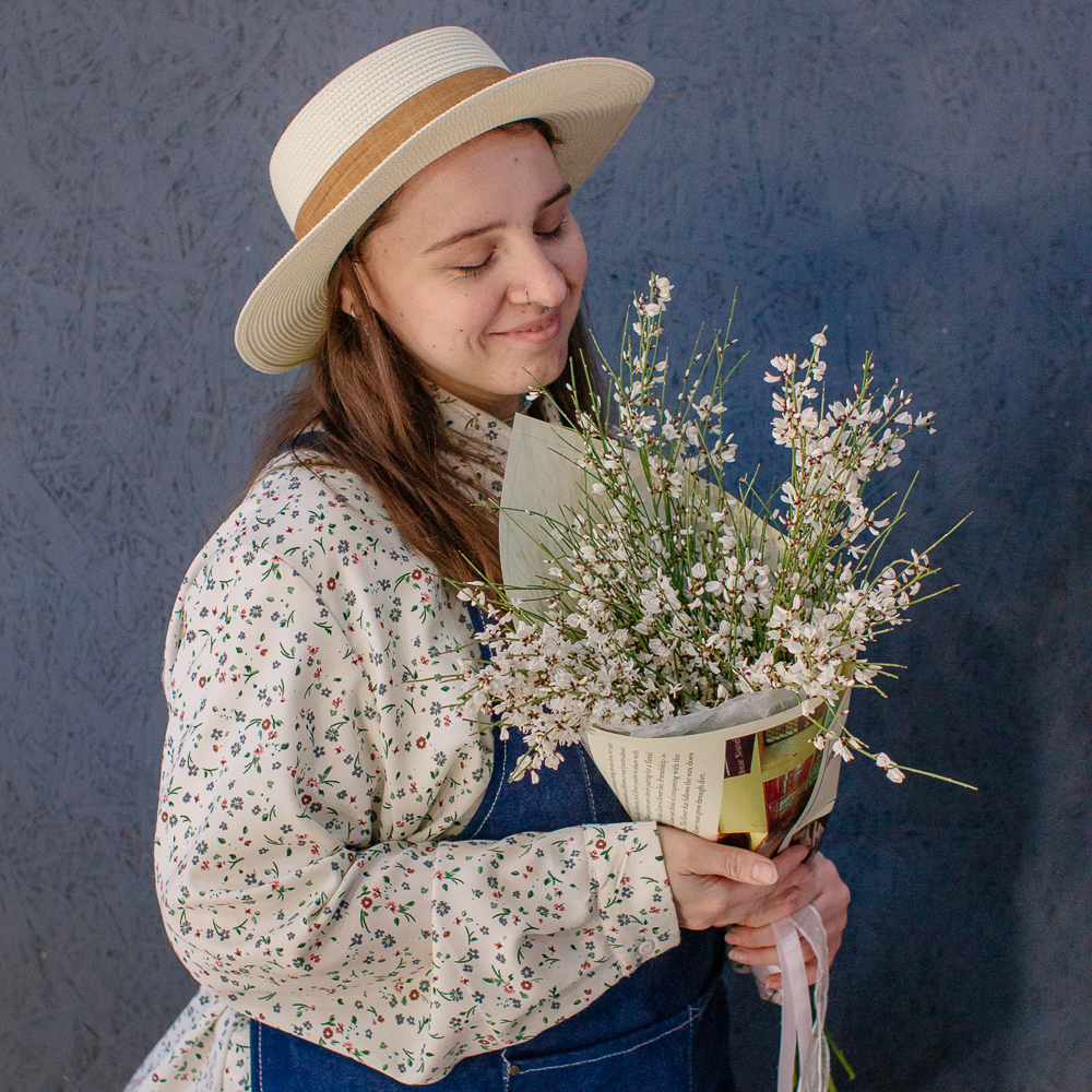 154. Весенний букет из ароматной генисты