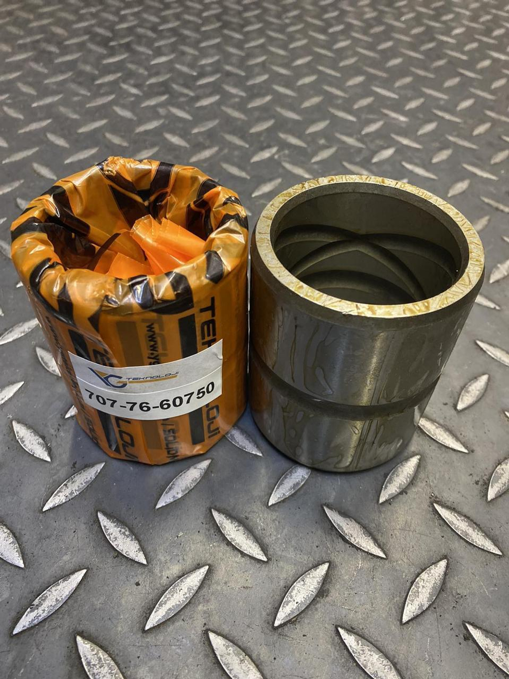 Втулка 707-76-60750