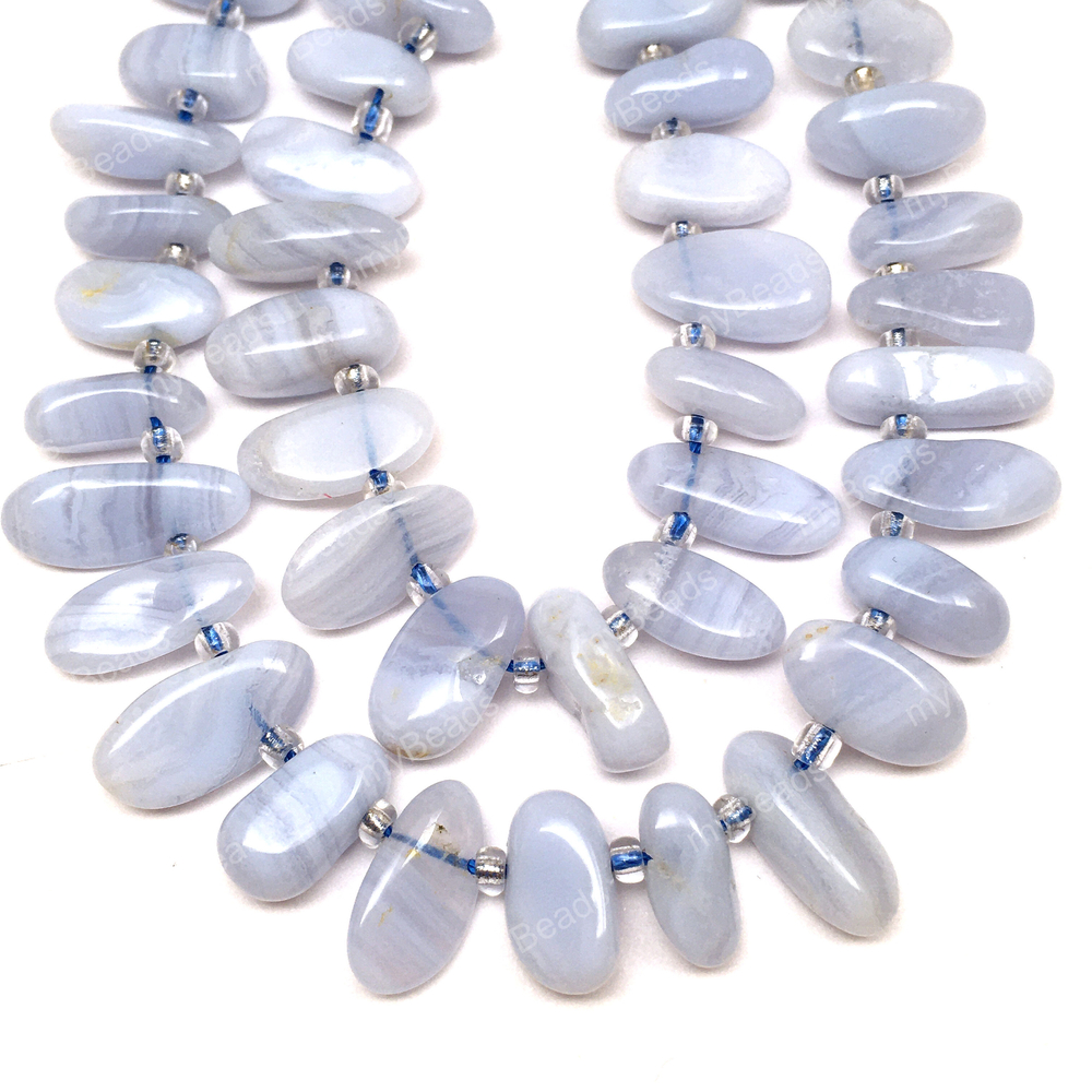 Агат Сапфирин ок.14-17 мм, бусины - лепестки (нить 38 см)