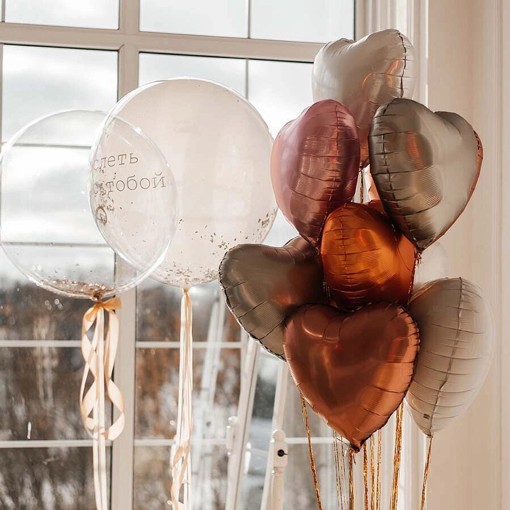 Композиция из шаров сердец с большим белым шаром баблс