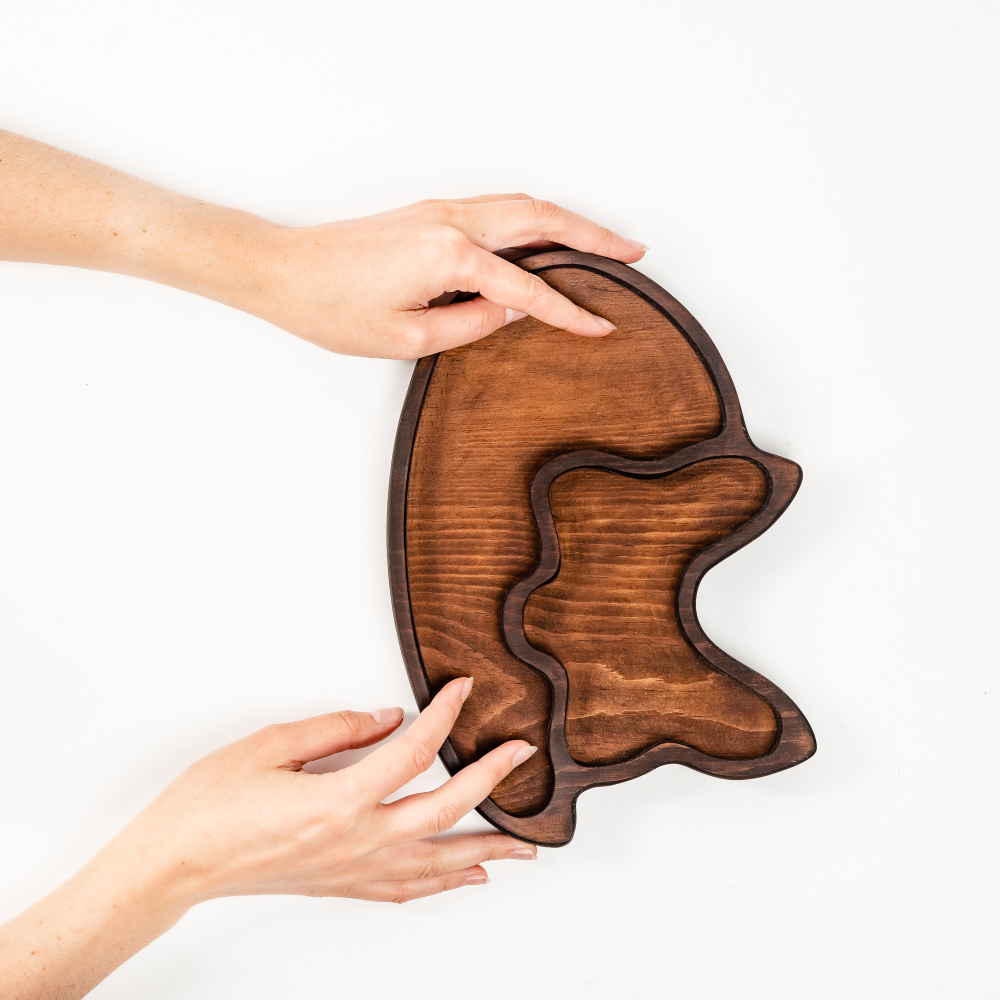 Менажница деревянная из сибирского кедра для подачи блюд и закусок с гравировкой "ЛИСИЦА". MG107