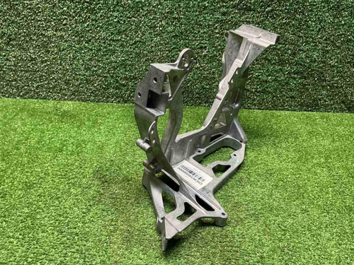 Кронштейн фары левый Mercedes C W205 (2014-2023)