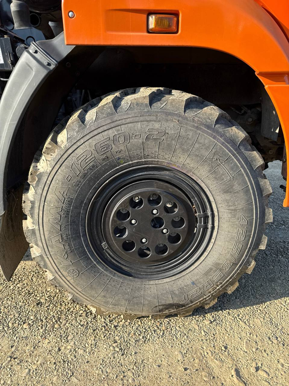 КамАЗ 43118 6x6 Бортовой с КМУ 438240-02 (Дизельный, 11,8 л, 300 л.с., МТ)