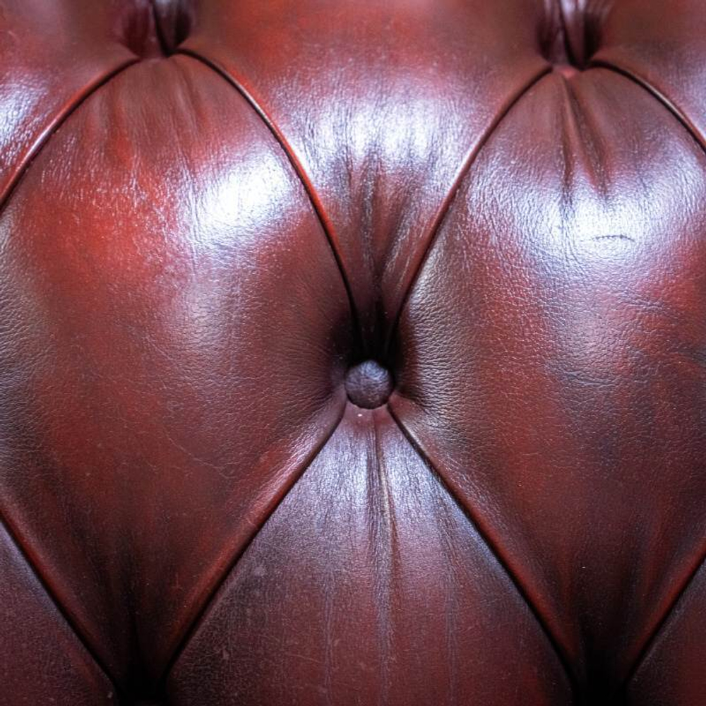 Диван в стиле Честерфильд