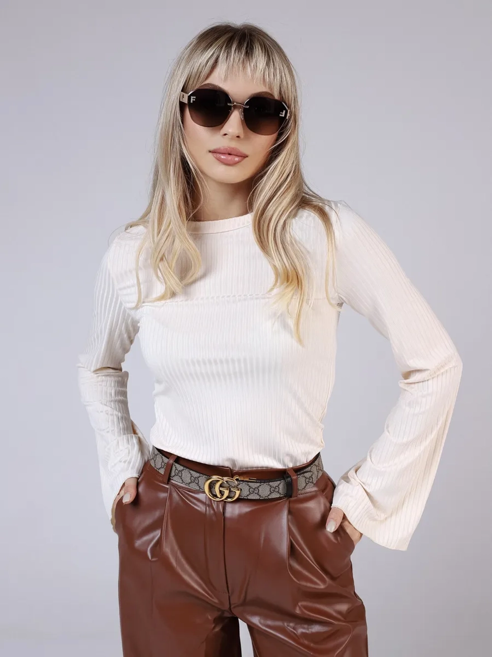 Лонгслив в рубчик с рукавами клеш