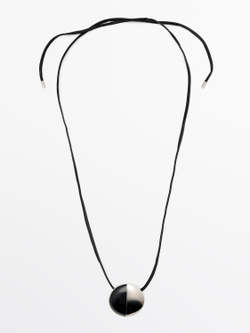 Massimo Dutti Ожерелье из овечьей кожи с металлической деталью, черный