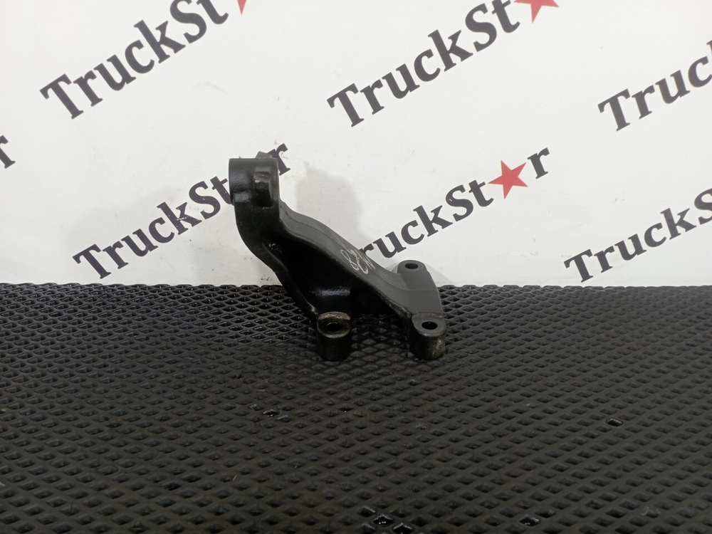 Кронштейн двигателя передний левый