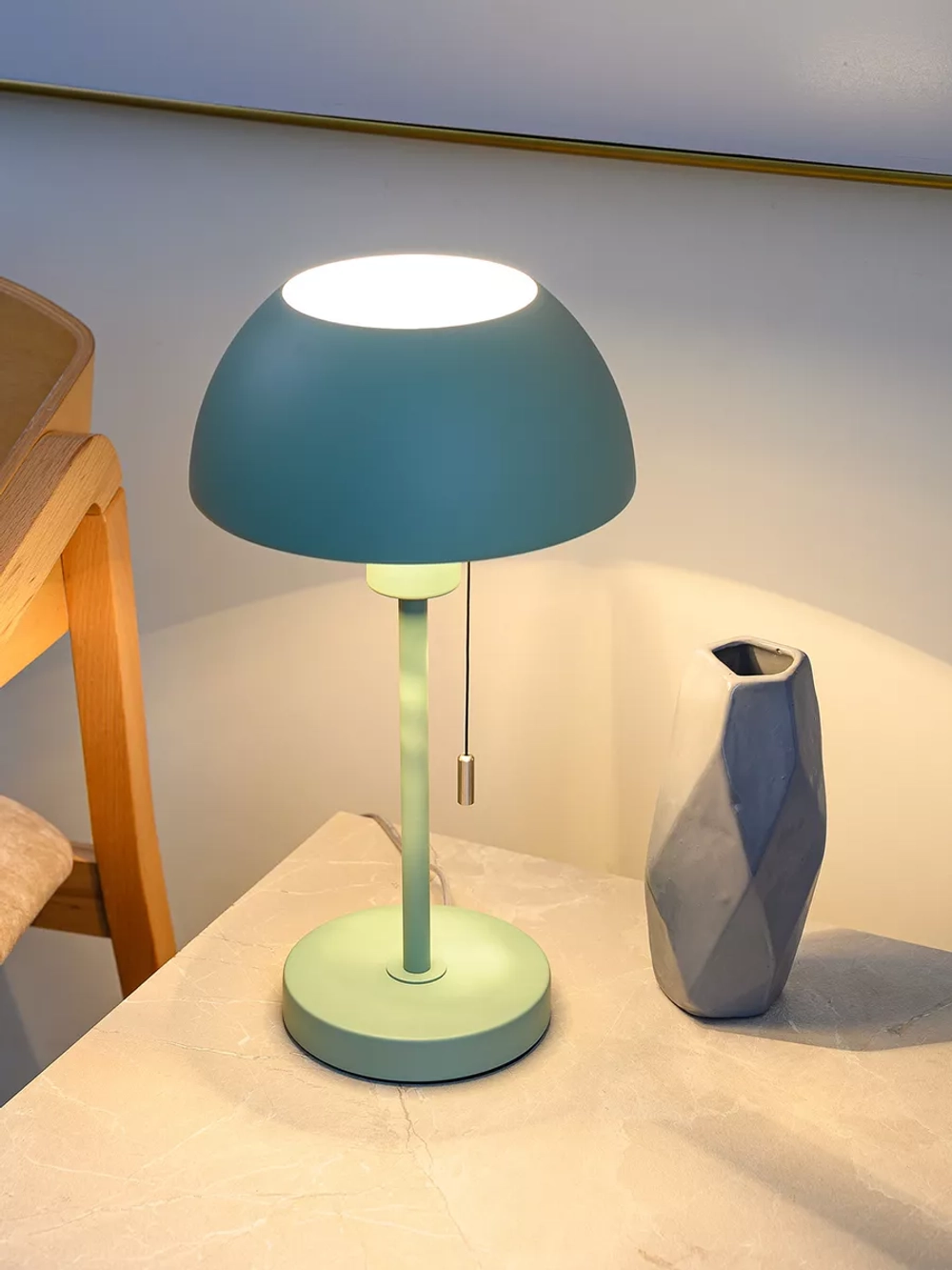 Торшер настольный с абажуром из металла