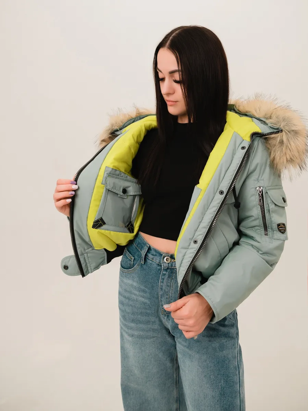 Куртка зимняя короткая с капюшоном