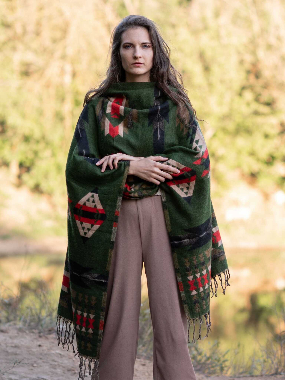 Палантин теплый с орнаментом Навахо