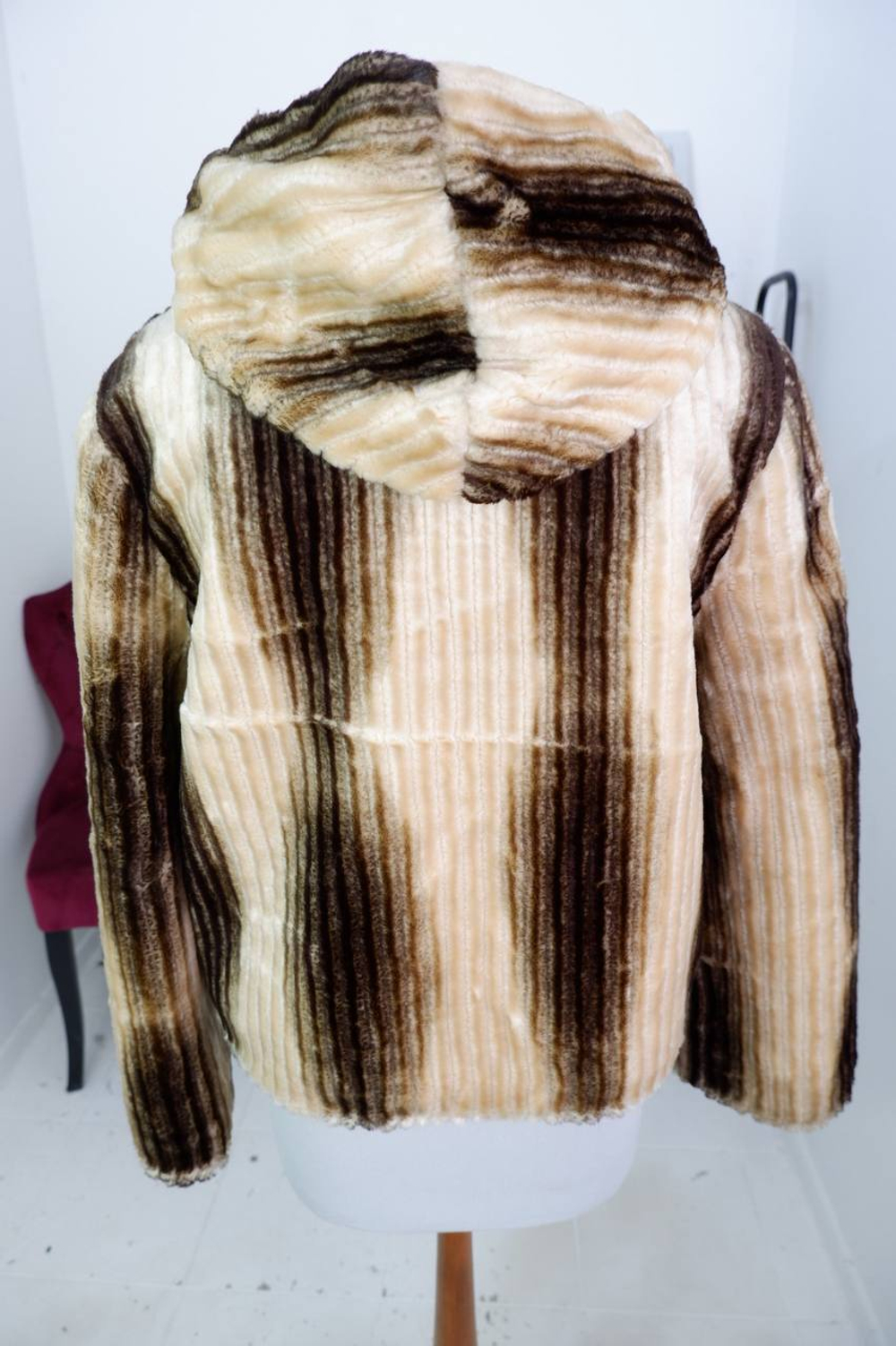 Шуба искусственная с утеплителем, еврозима 46-48 размер