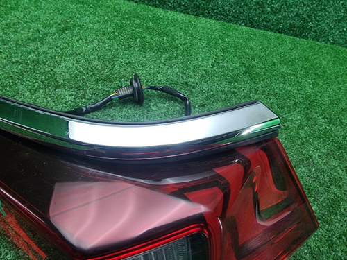 Фонарь левый внешний Lexus ES 7 (2018-2024)