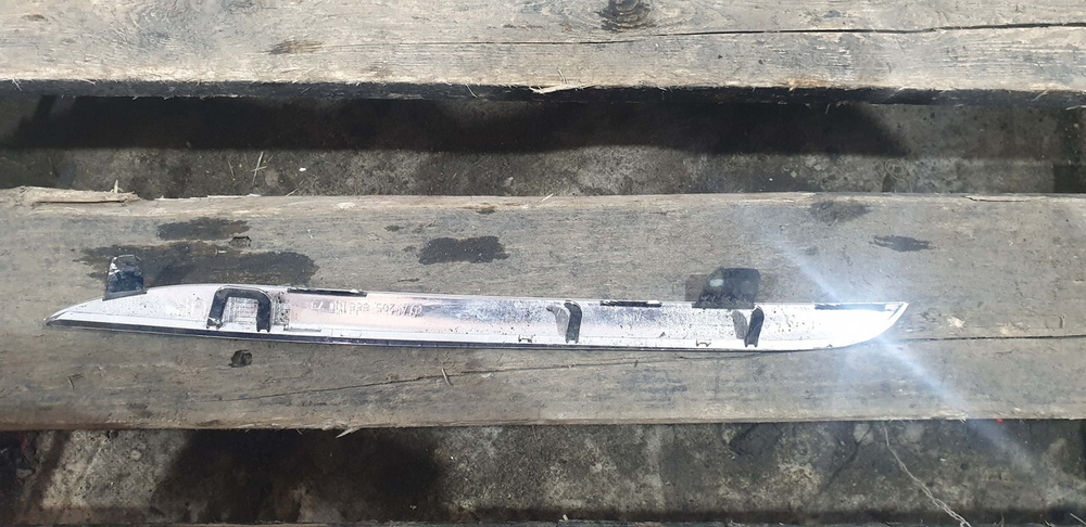 Молдинг решетки радиатора Mercedes C (W205) 14-18 Б/У Оригинал a2058880073