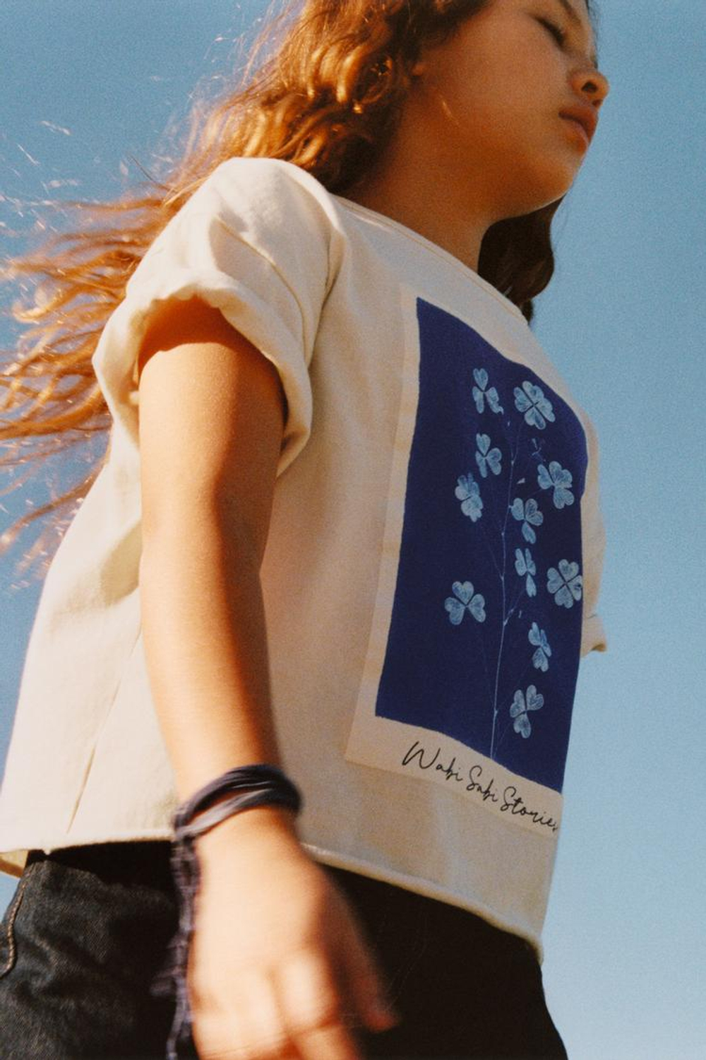 ZARA ФУТБОЛКА С ЦВЕТОЧНЫМ ПРИНТОМ, ЭКРЮ