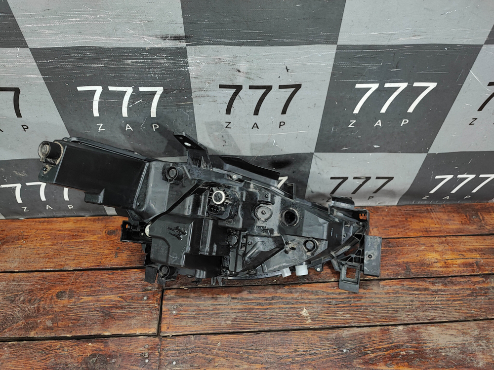 Фара левая LED Mazda CX-5 2 (KF) 17-нв Б/У Оригинал KB8P51040K