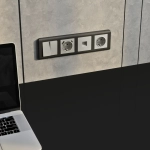 Розетка с заземлением и шторками (дымчатый матовый) W1271104