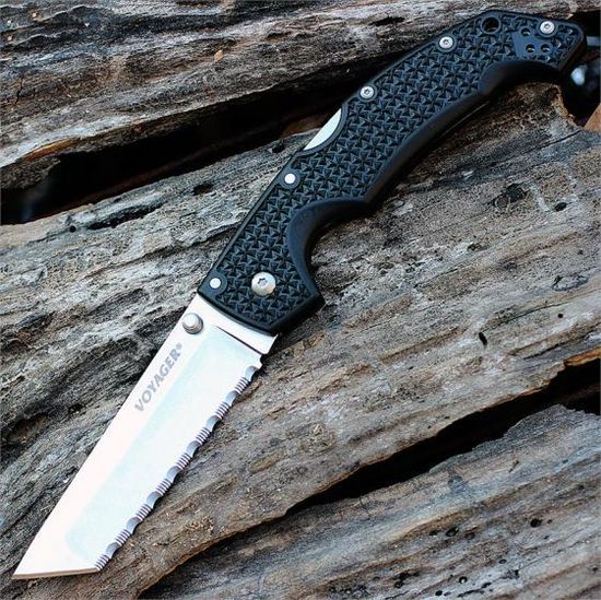Складной нож Cold Steel 29ATS Voyager Large Tanto Serrated Edge c клинком из стали AUS-10A, рукоять Grivory (Griv-Ex)