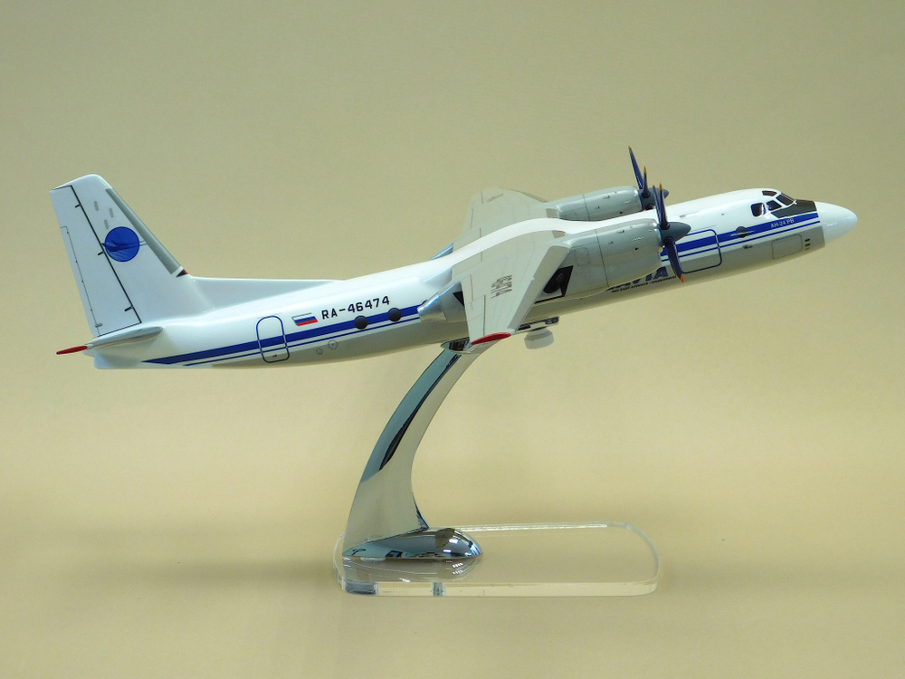 Модель самолета Ан-24РВ (М1:72, Дальавиа)