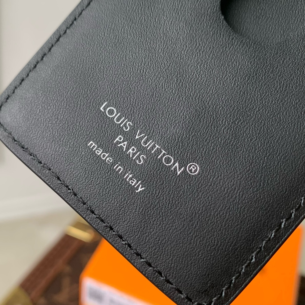 Louis Vuitton Porte Cartes Magnet