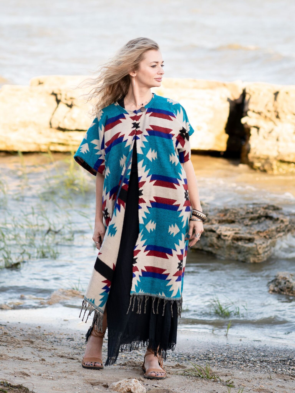 Накидка с этническим геометрическим орнаментом