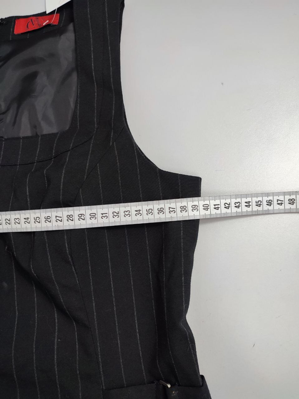 Платье Vivien Caron лаконичное 44 размер