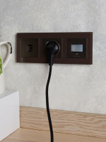 Рамка 3-м BRITE РУ-3-2-БрТБ стекло темн. бронза IEK BR-M32-G-K45