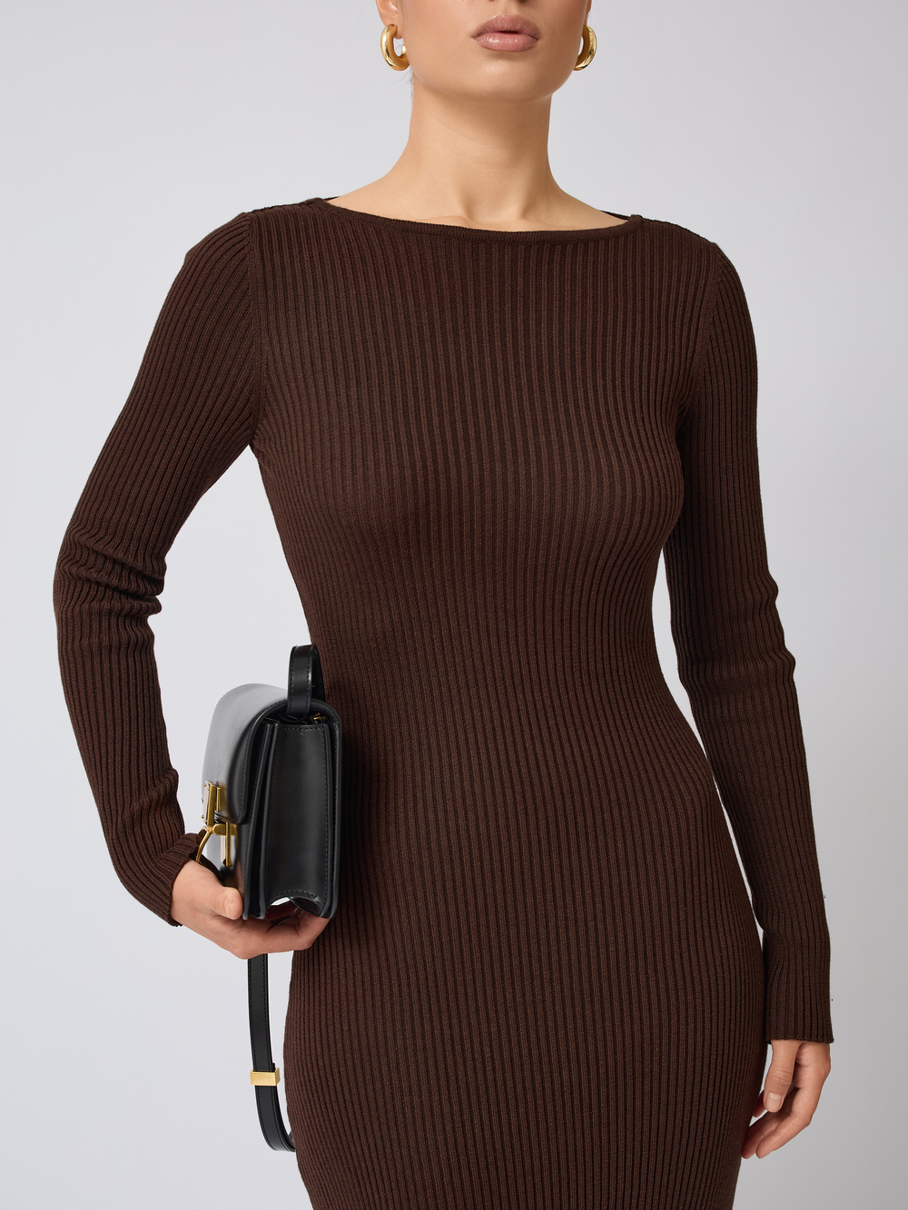 Платье вязаное с открытой спиной