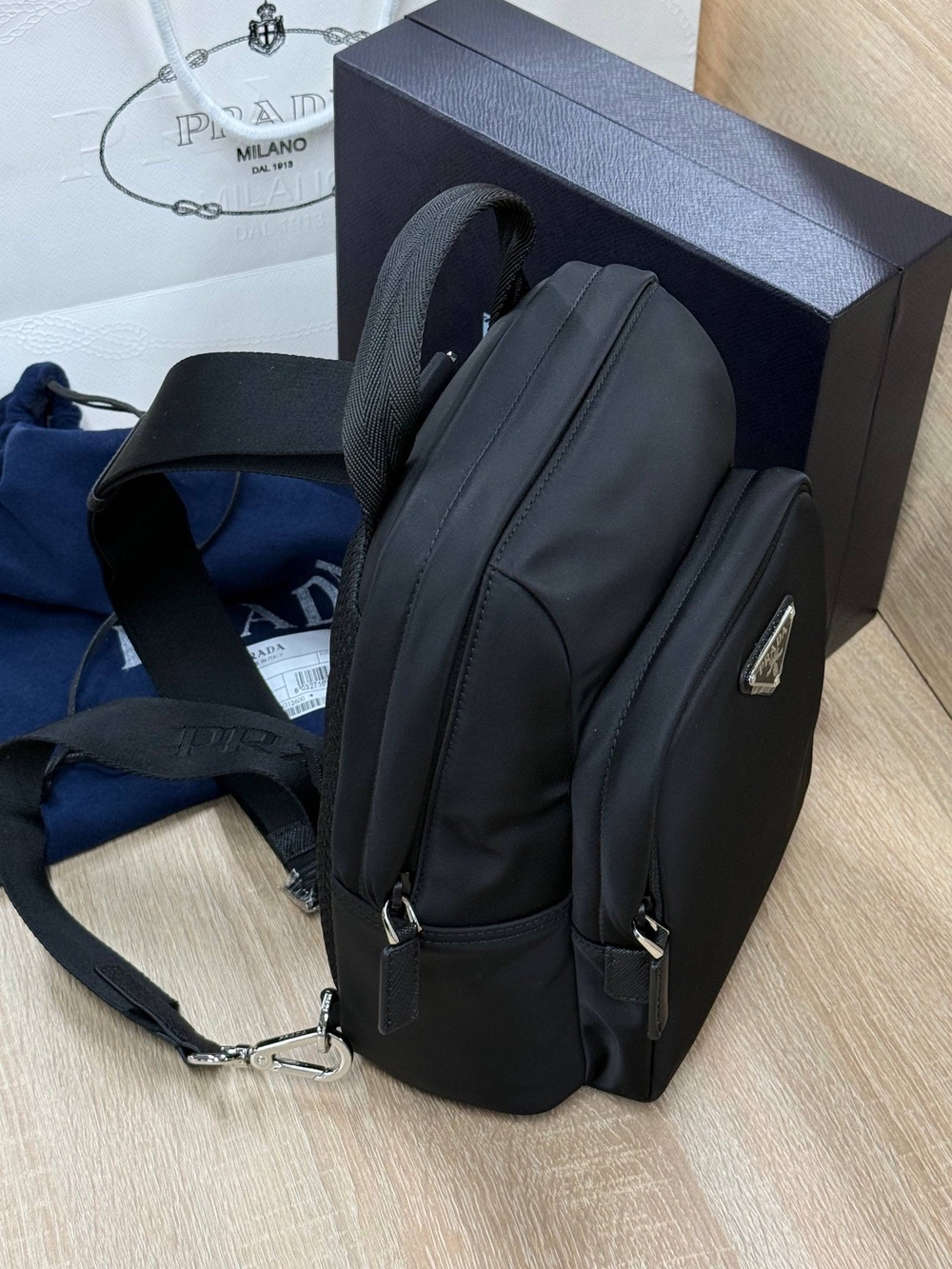 Рюкзак-слинг Prada